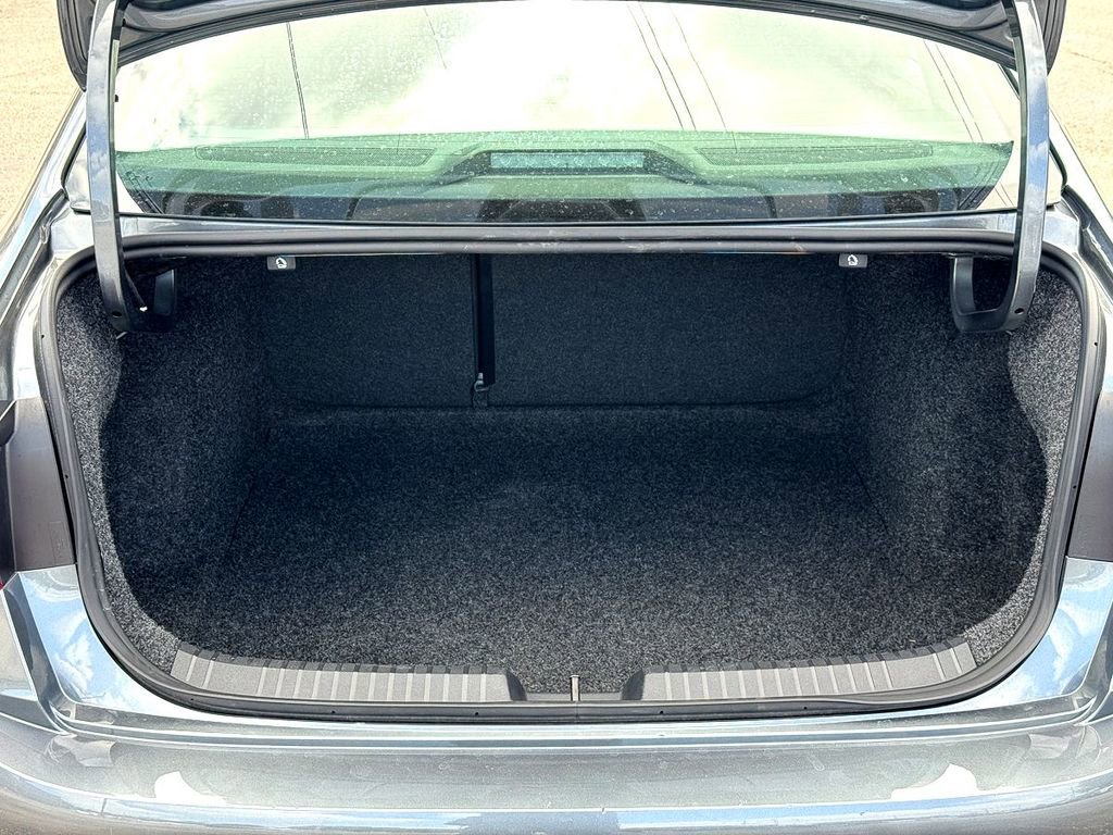 Certified 2025 Volkswagen Jetta SE image 10