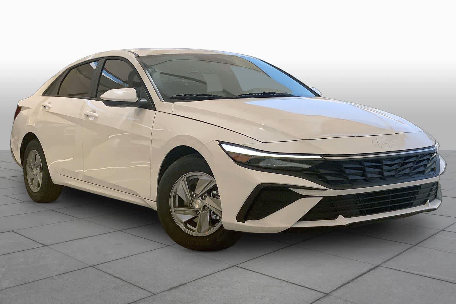 New 2026 Hyundai Elantra SE FWD image 2