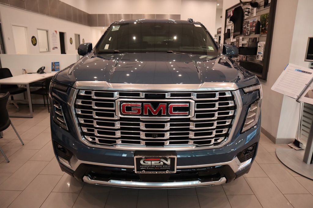 Used 2025 GMC Yukon XL Denali w/ Denali Reserve Package AWD/4WD image 3