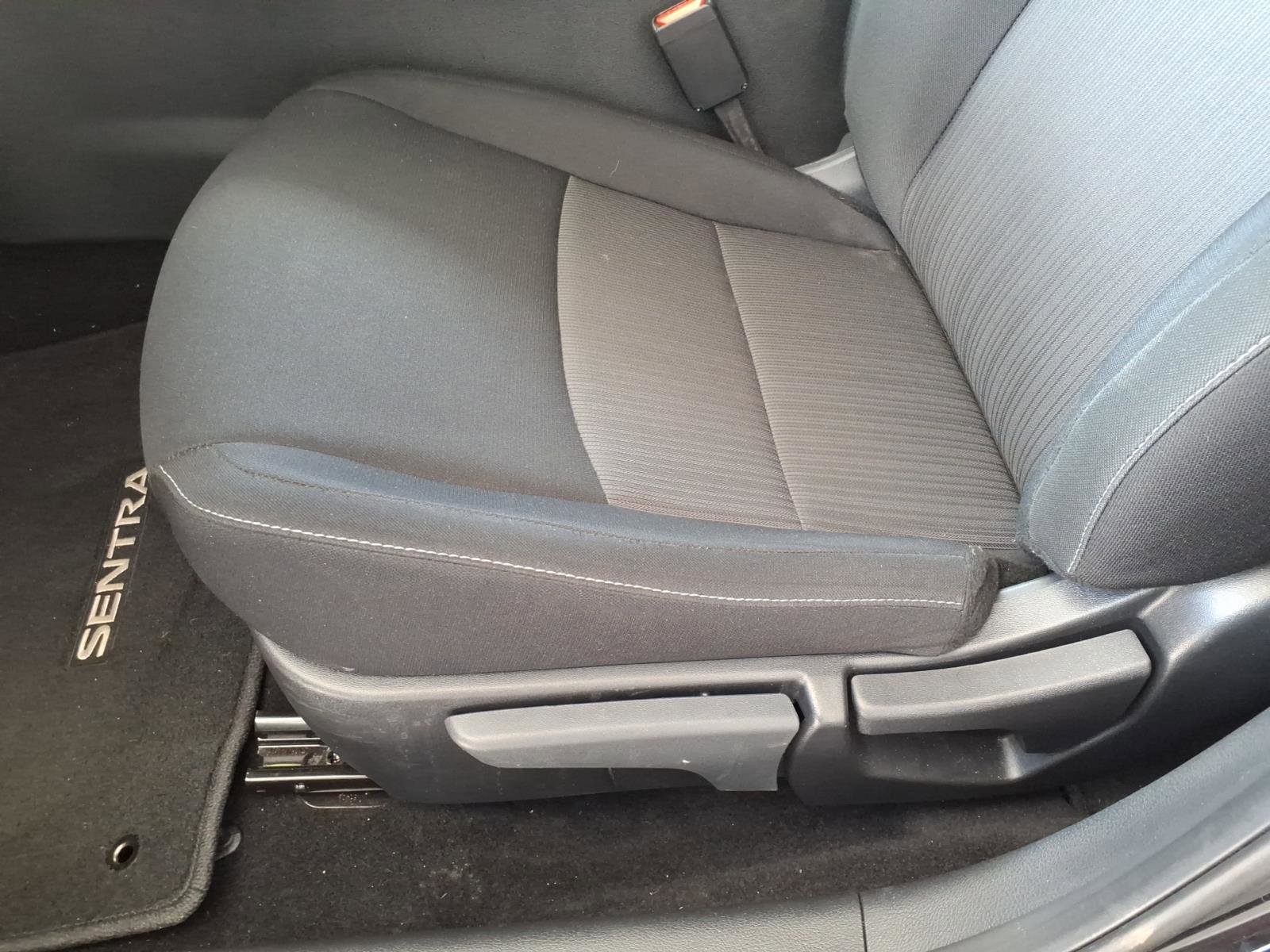 Used 2025 Nissan Sentra SV FWD image 6