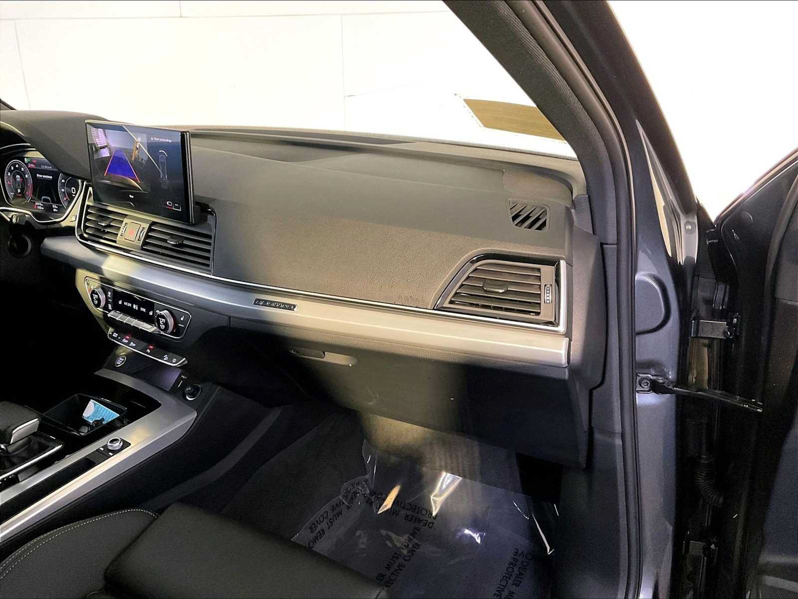 Used 2025 Audi Q5 2.0T Premium w/ Convenience Plus Package AWD/4WD image 22