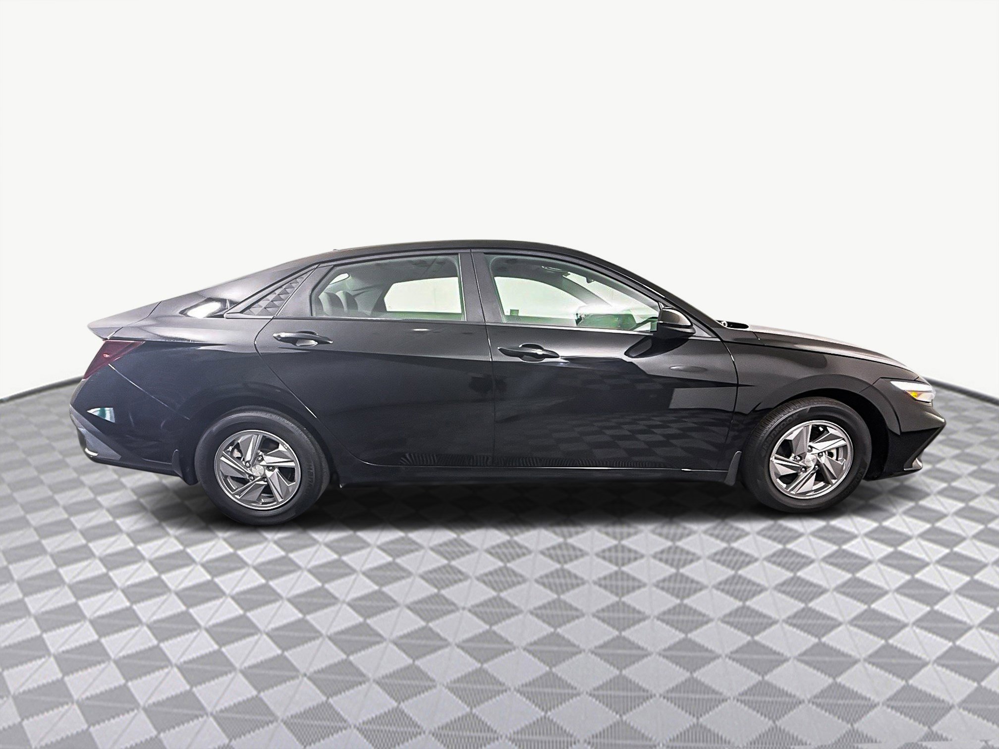 Used 2025 Hyundai Elantra SE image 11