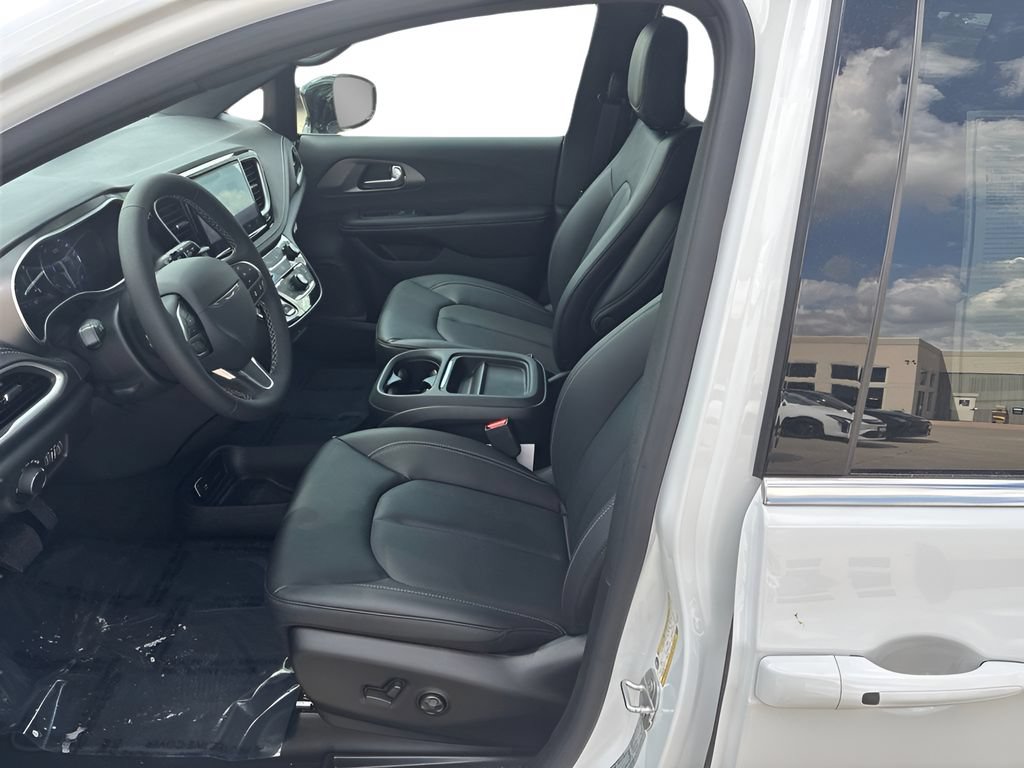 New 2027 Chrysler Pacifica Select AWD/4WD image 15
