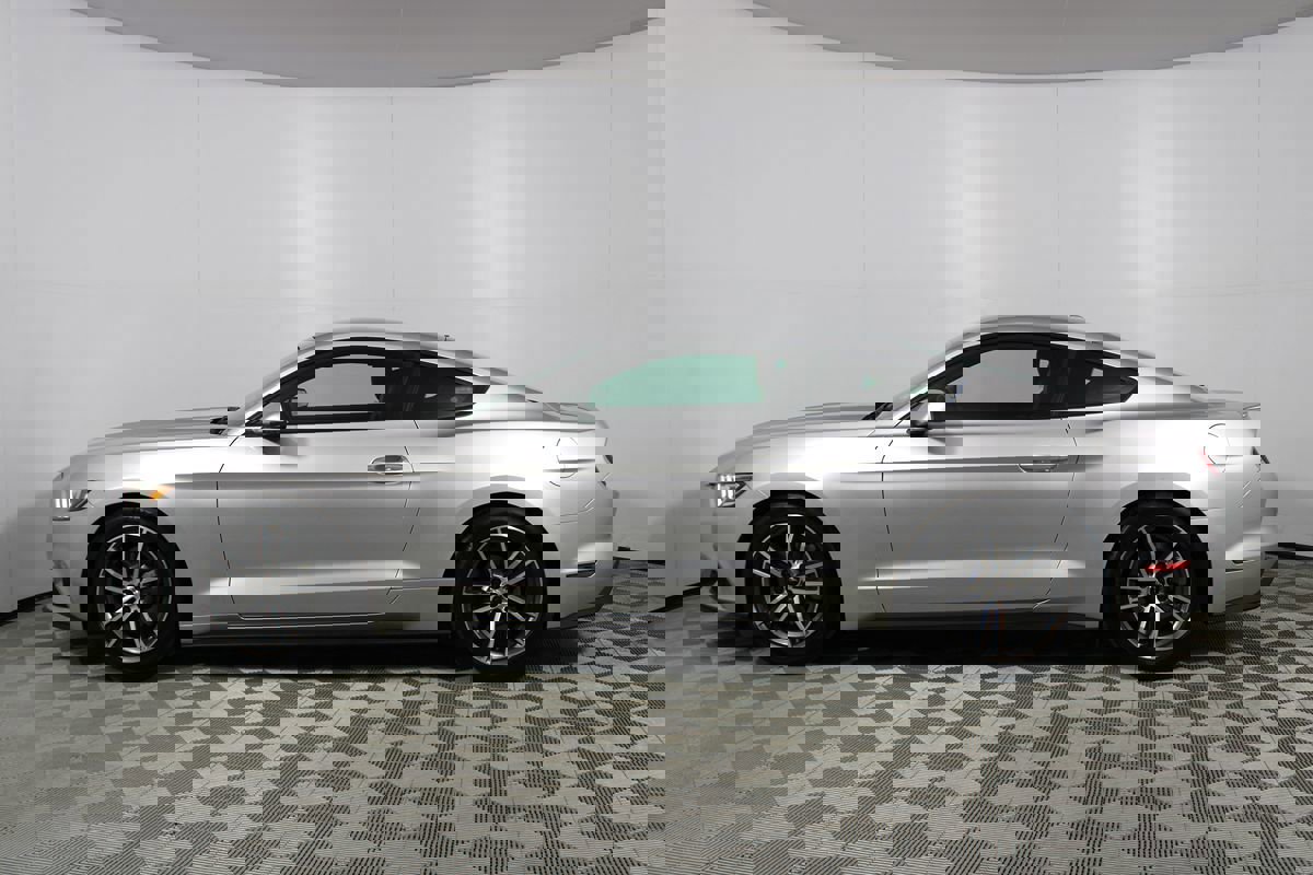 Used 2017 Ford Mustang Premium image 30