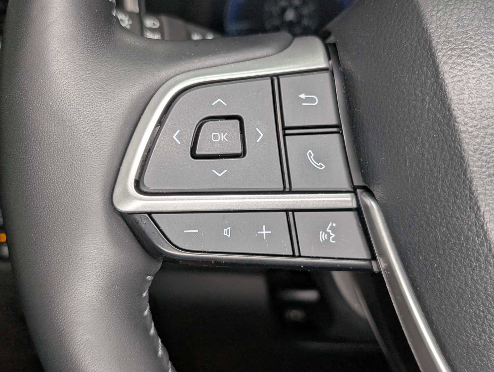 Used 2024 Toyota Highlander Platinum image 44