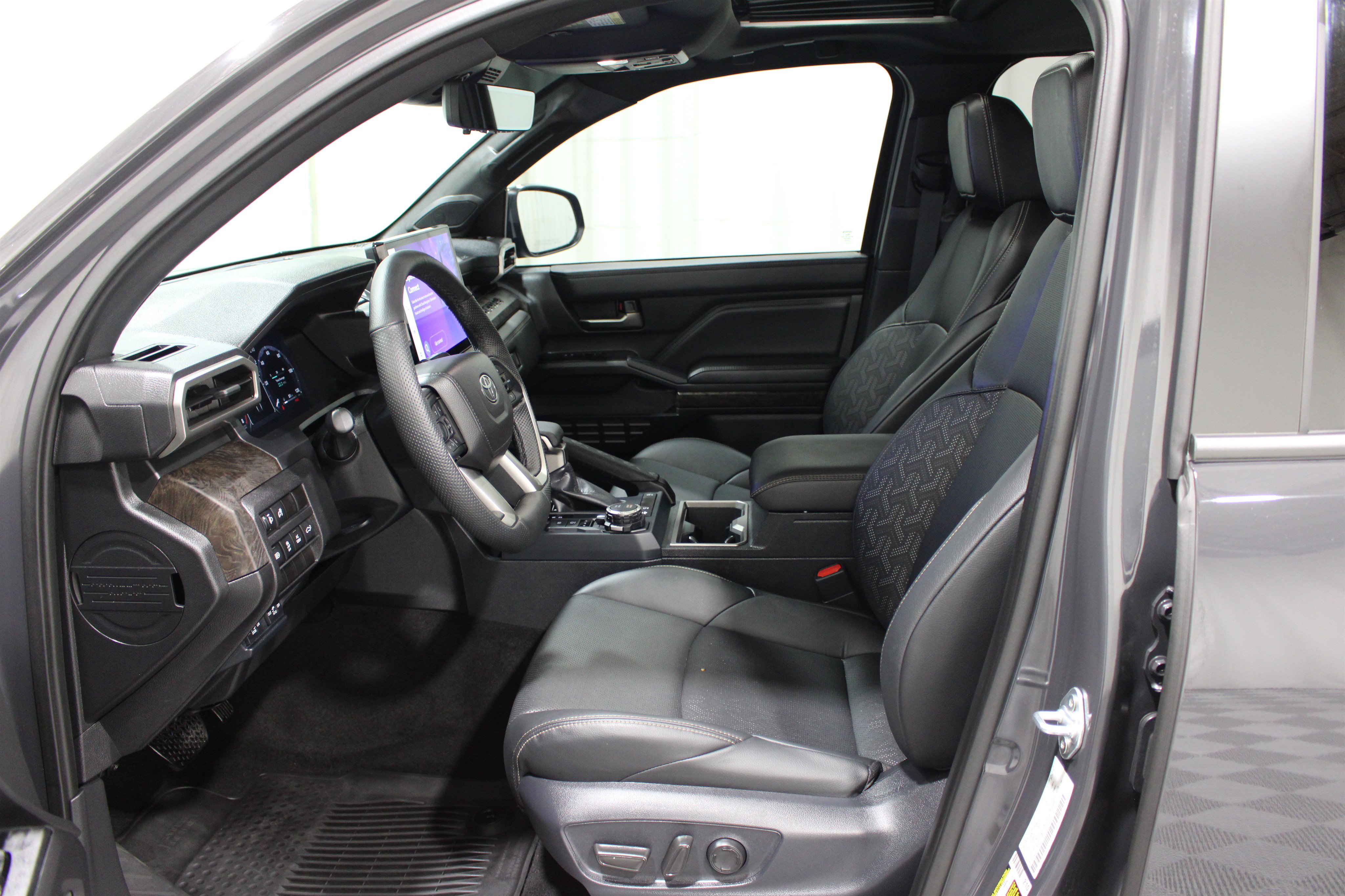 Used 2025 Toyota Tacoma Limited AWD/4WD image 3