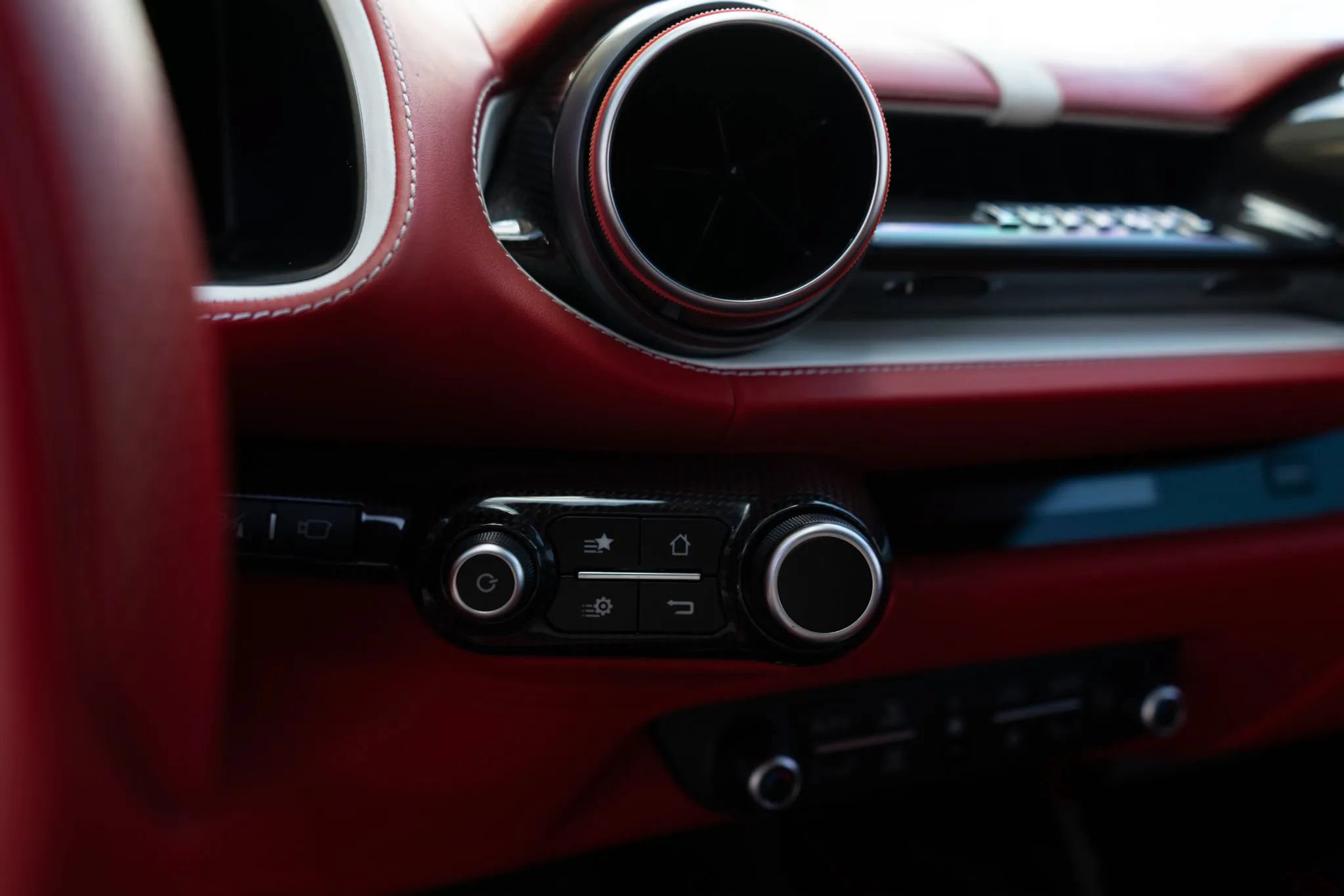 Used 2020 Ferrari 812 Superfast RWD image 21