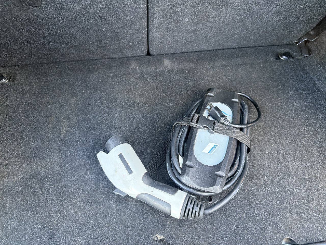 Used 2017 BMW i3 w/ Range Extender RWD image 16