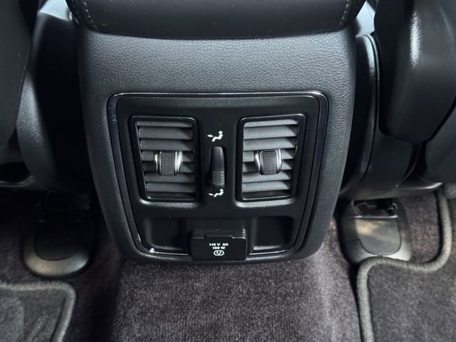 Used 2017 Jeep Grand Cherokee Altitude AWD/4WD image 27