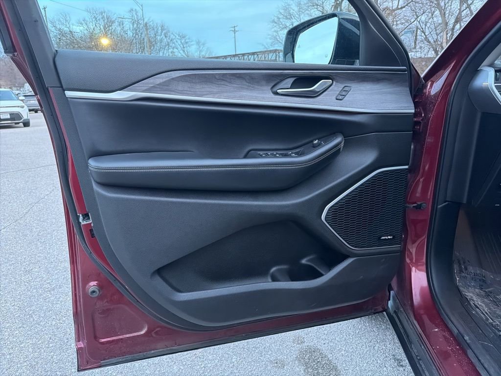 Used 2022 Jeep Grand Cherokee Limited image 10