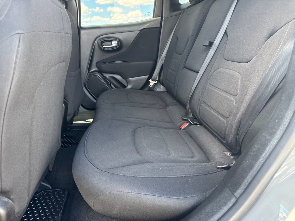 Used 2020 Jeep Renegade Latitude w/ Cold Weather Group image 25