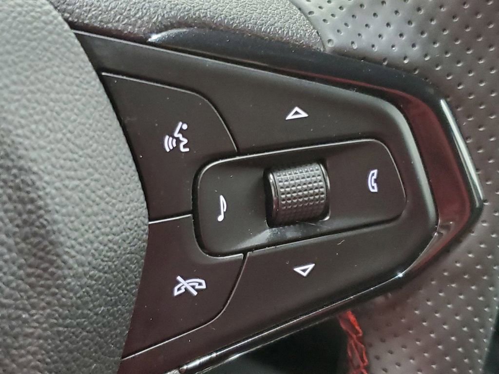 Certified 2025 Chevrolet Trax RS w/ Driver Confidence Package image 30