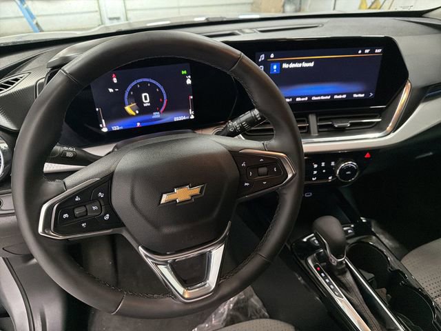 Certified 2025 Chevrolet Trax LT w/ LT Convenience Package FWD image 17