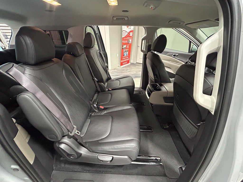 Used 2025 Kia Carnival EX FWD image 47