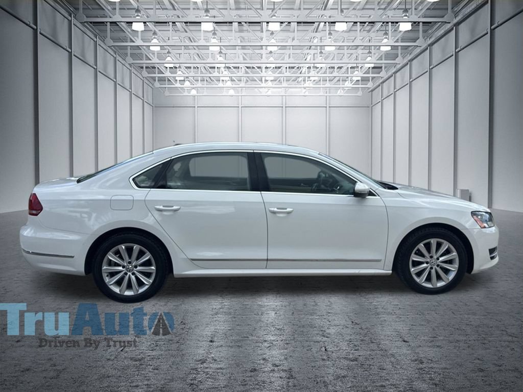 Used 2012 Volkswagen Passat 2.5 SEL FWD image 9