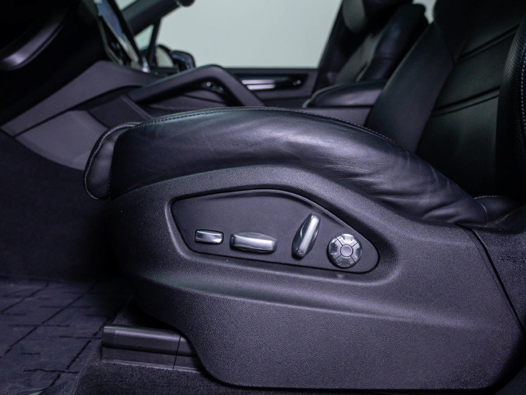 Used 2020 Porsche Cayenne S AWD/4WD image 19
