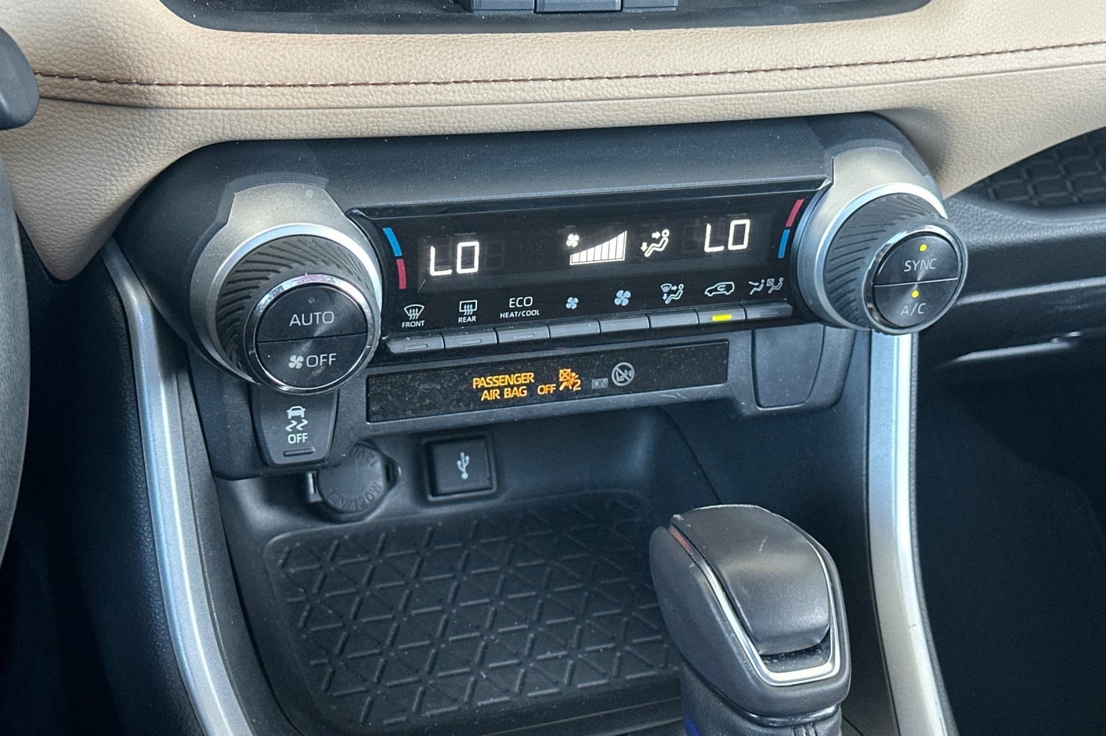 Certified 2022 Toyota RAV4 XLE Premium AWD/4WD image 19