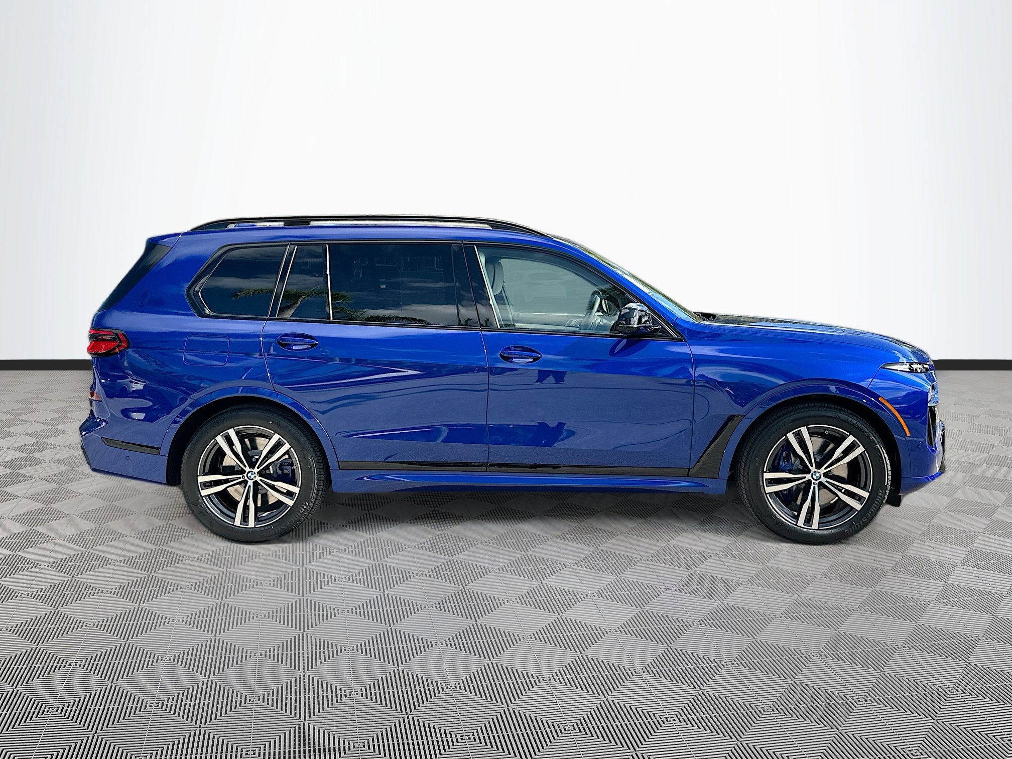 New 2026 BMW X7 M60i image 8