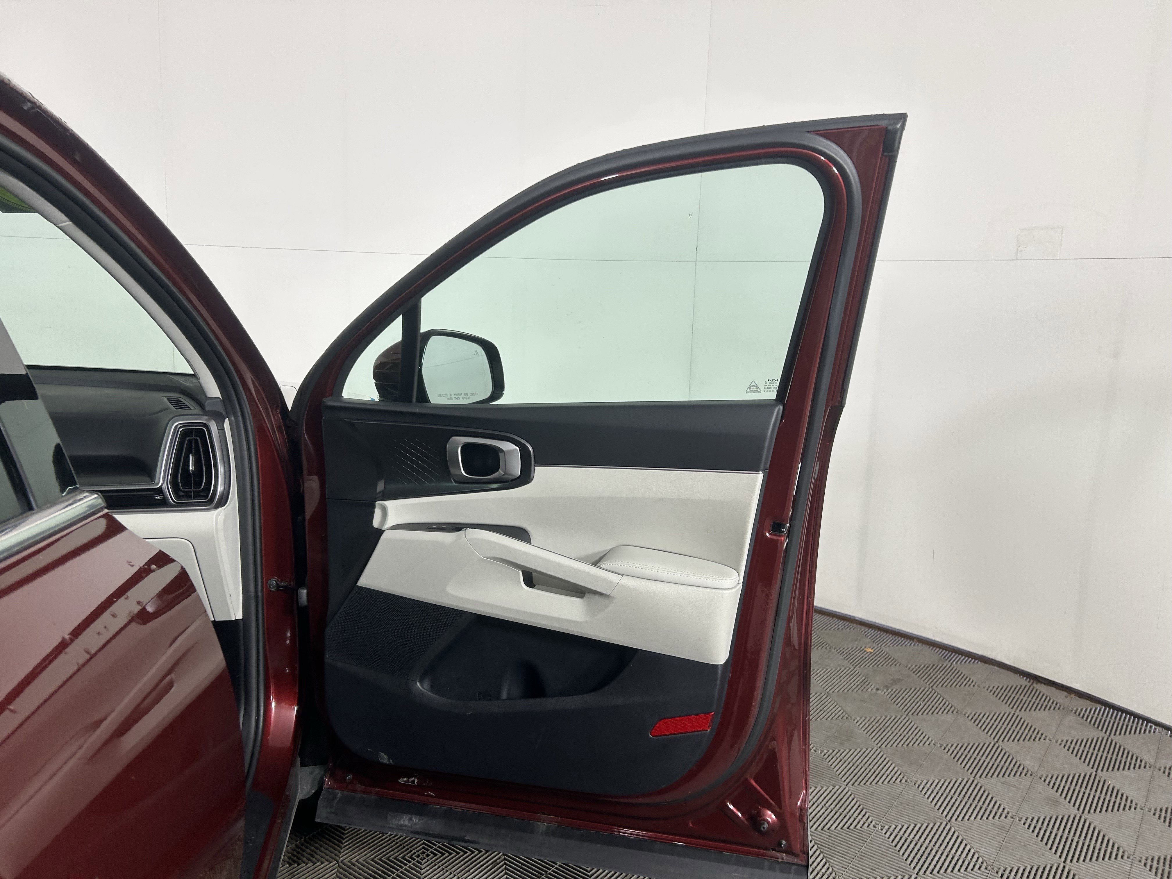 Used 2025 Kia Sorento S w/ Panoramic Sunroof Package image 40