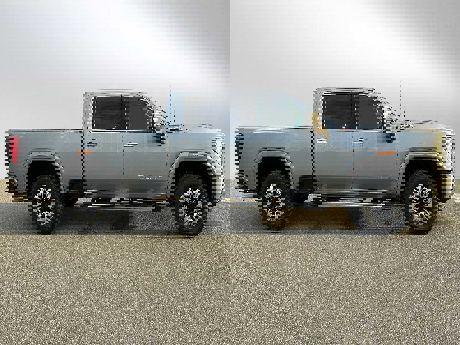 New 2026 GMC Sierra 2500 Denali w/ Denali Reserve Package image 2