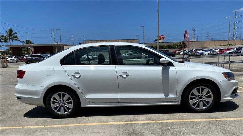 Used 2015 Volkswagen Jetta SE FWD image 4