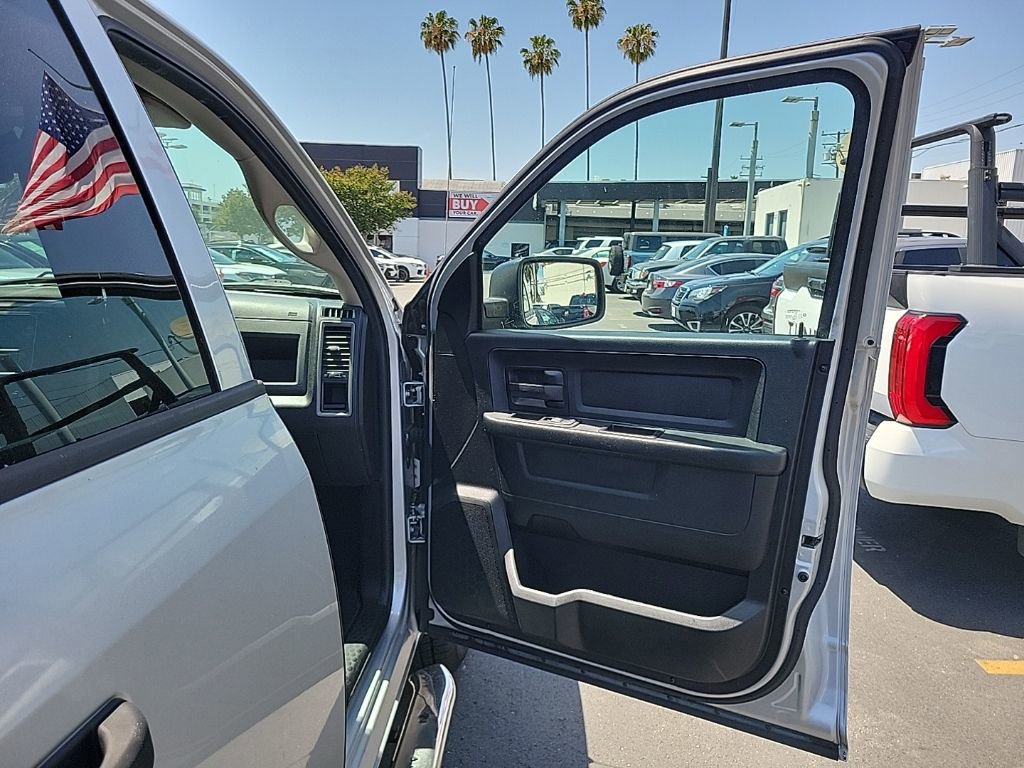 Used 2016 RAM 1500 Express RWD image 9