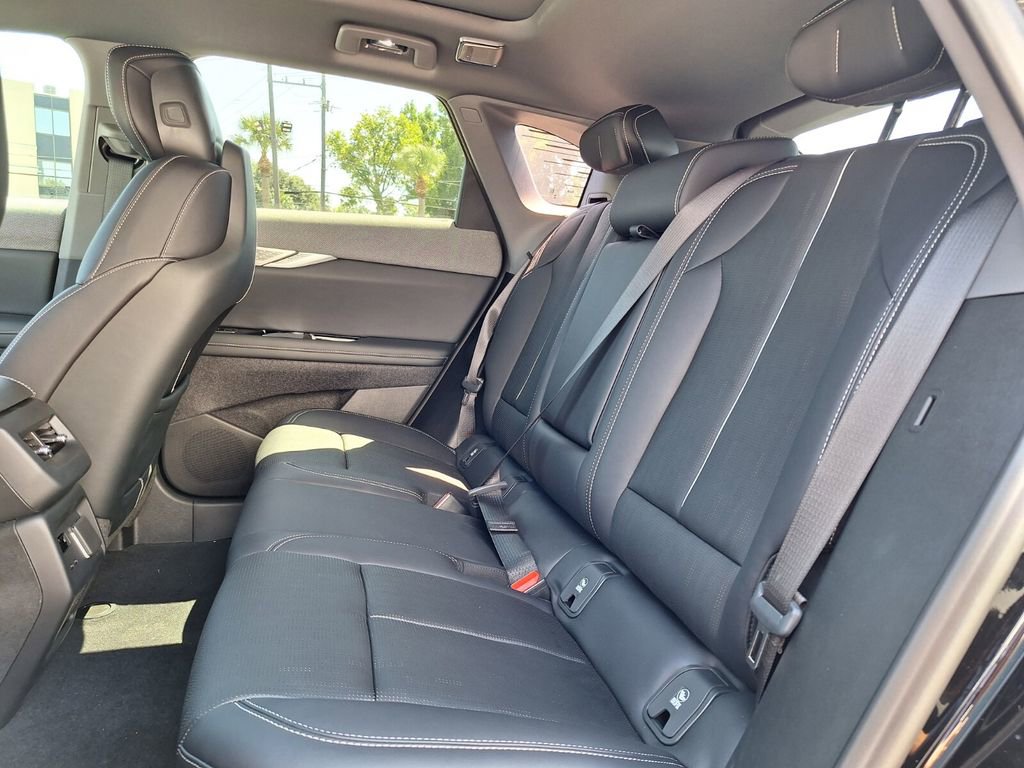 New 2025 Cadillac Optiq Luxury 2 image 15