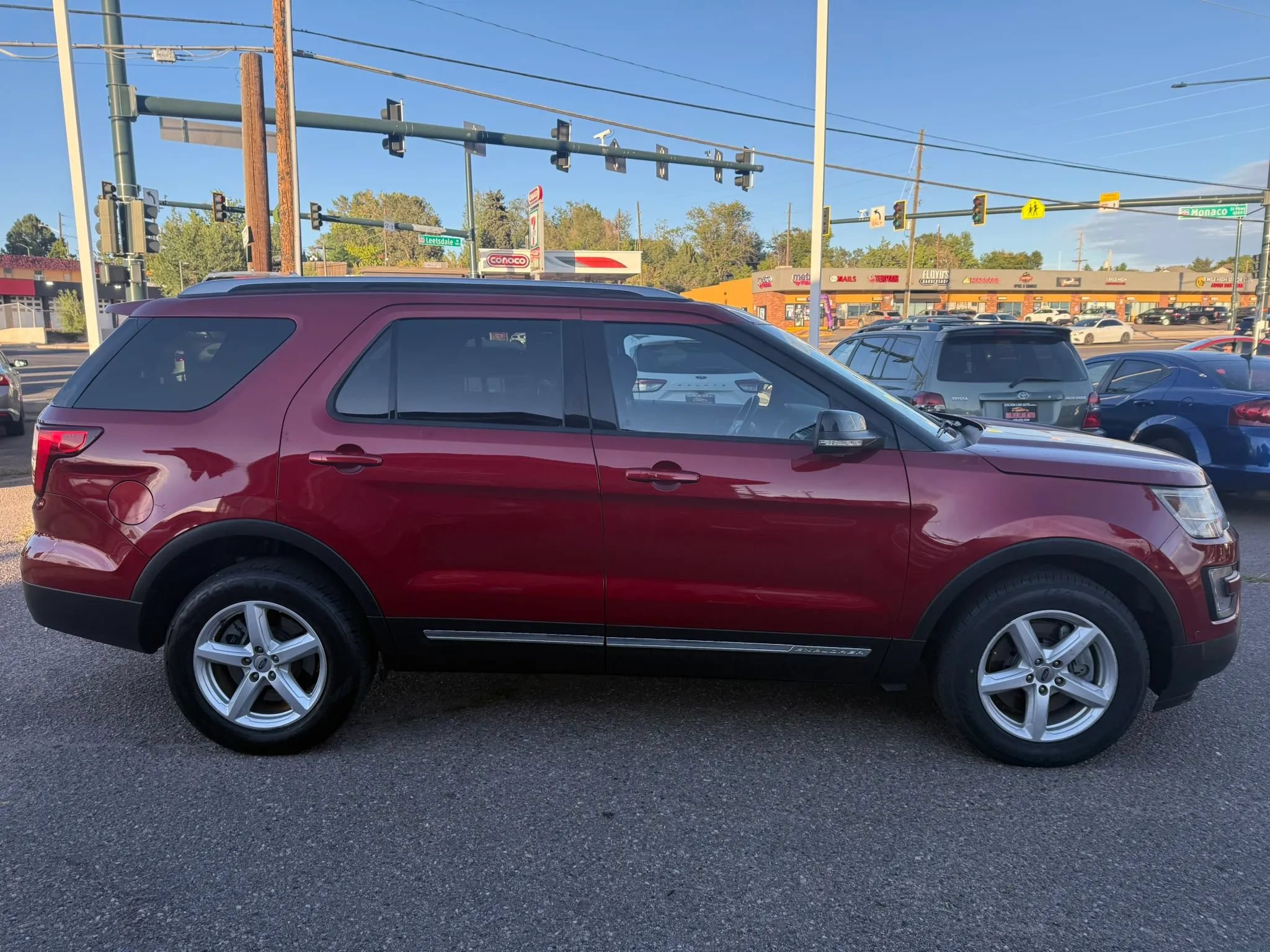 Used 2016 Ford Explorer XLT w/ Equipment Group 201A AWD/4WD image 11