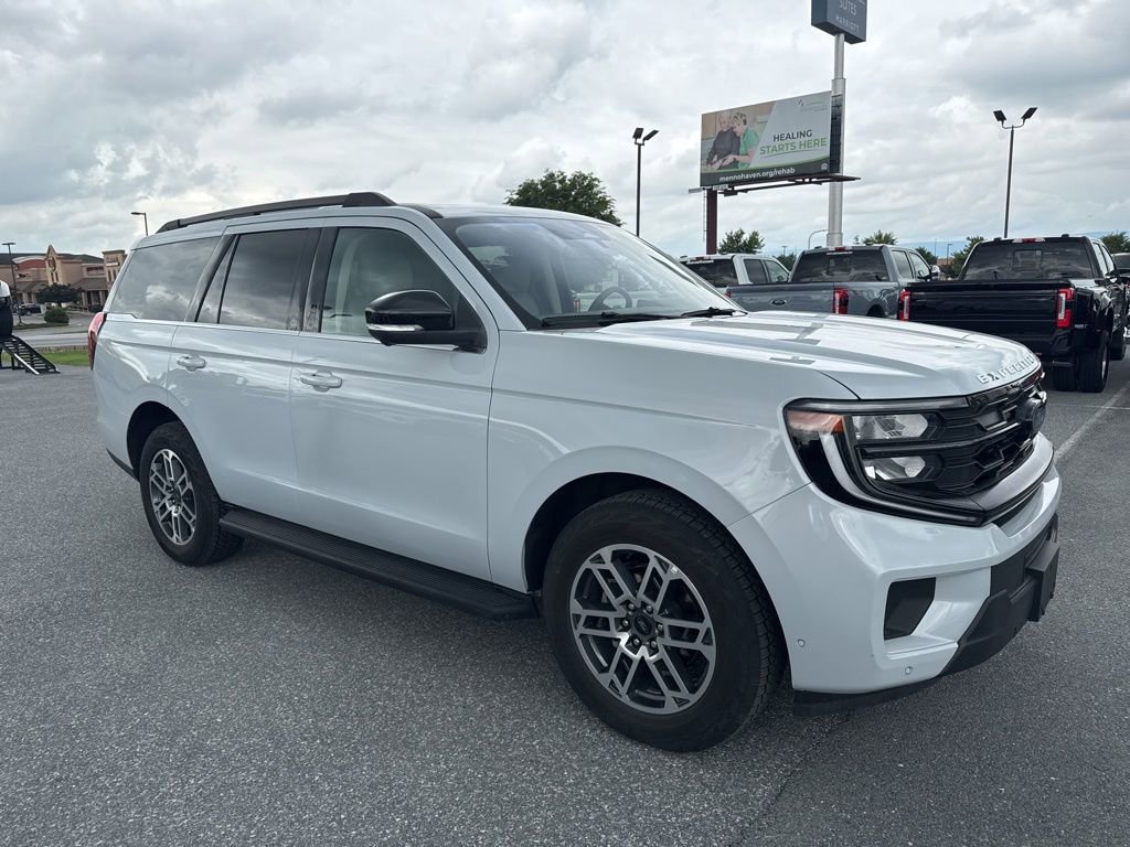 Certified 2025 Ford Expedition Active AWD/4WD image 1
