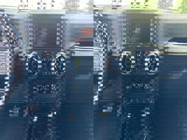 Used 2016 Jeep Wrangler Unlimited Sahara w/ Dual Top Group AWD/4WD image 20