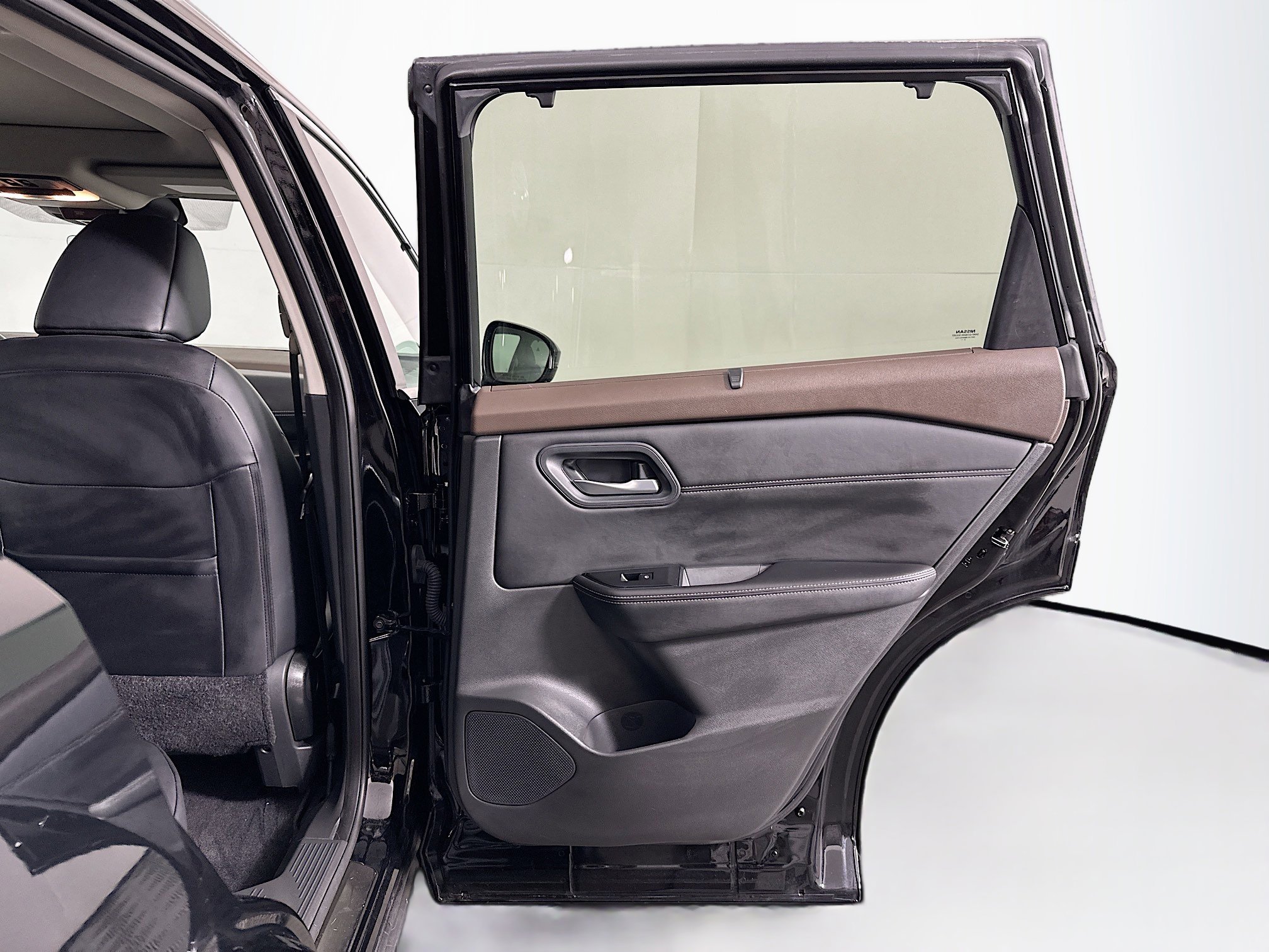 Used 2023 Nissan Rogue SV w/ SV Premium Package image 31