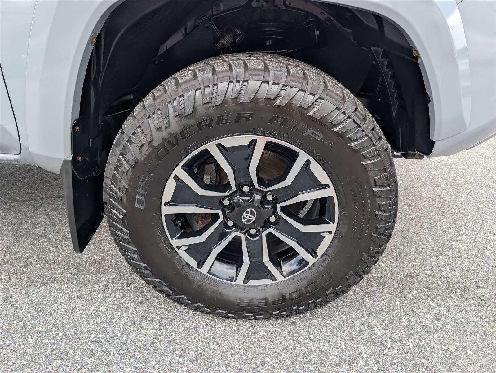Used 2021 Toyota Tacoma TRD Sport w/ Technology Package AWD/4WD image 9