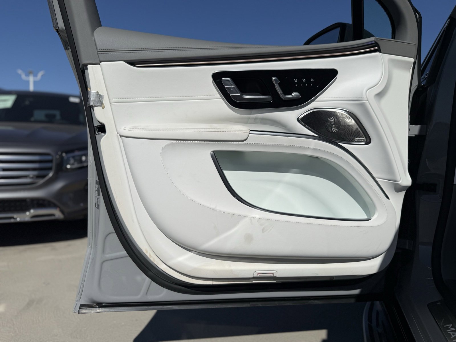 New 2025 Mercedes-Benz Maybach EQS 680 4MATIC image 14