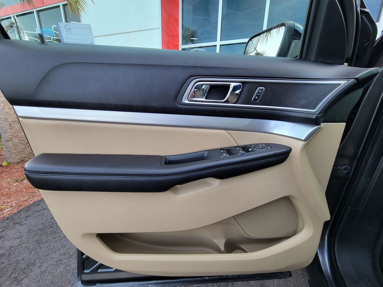 Used 2016 Ford Explorer XLT AWD/4WD image 18