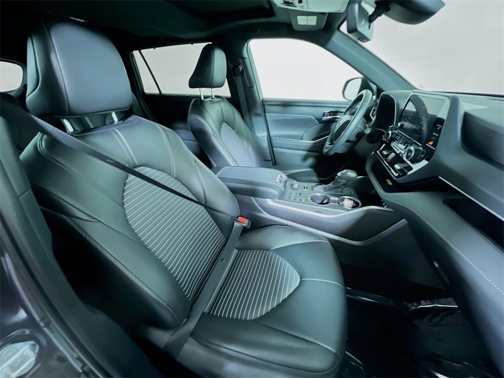 Certified 2024 Toyota Highlander XSE image 25