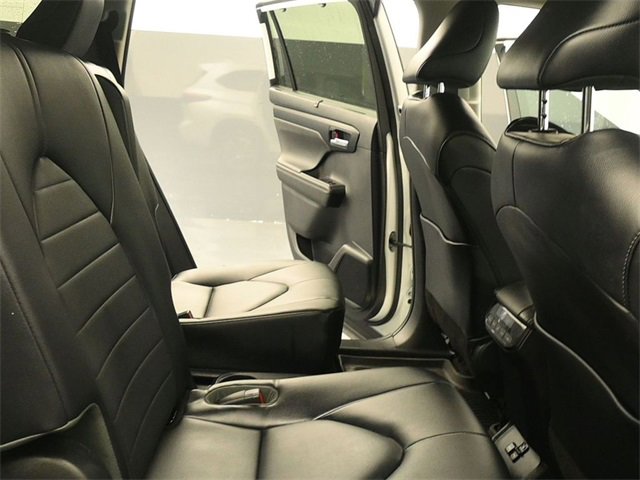Used 2023 Toyota Highlander XLE image 17