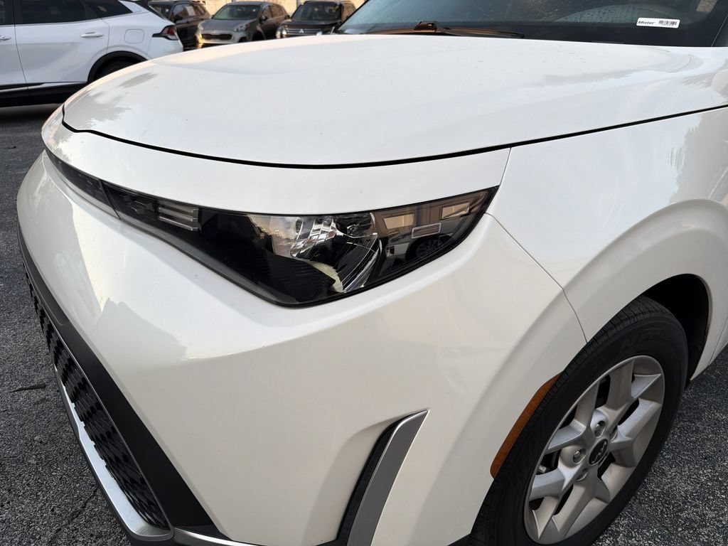 Certified 2023 Kia Soul LX w/ LX Technology Package FWD image 4