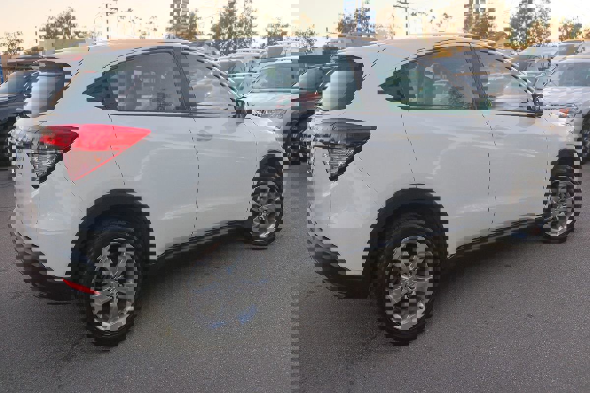 Used 2017 Honda HR-V LX image 6