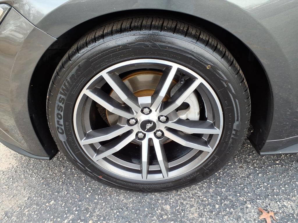 Used 2017 Ford Mustang Coupe image 9