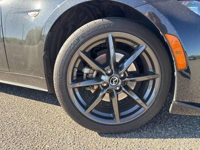 Used 2018 MAZDA MX-5 Miata Club RWD image 2