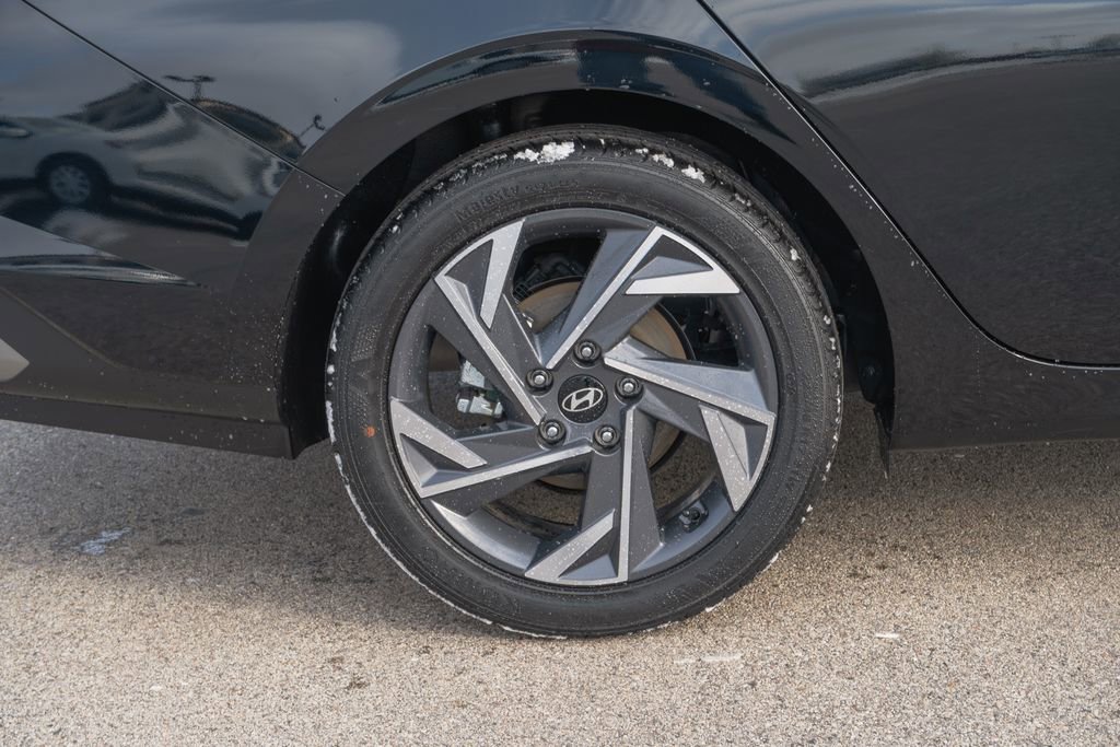 Certified 2025 Hyundai Elantra Limited image 8