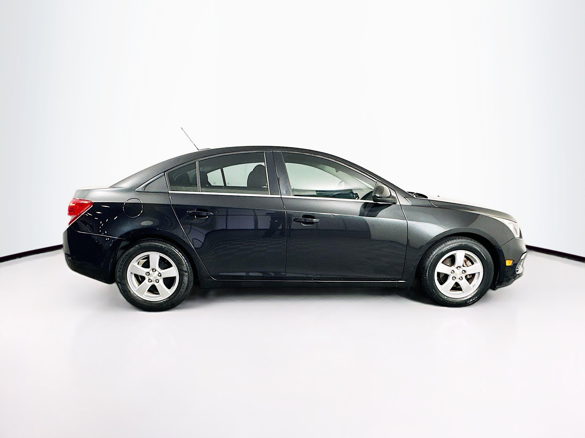 Used 2016 Chevrolet Cruze LT w/ Technology Package FWD image 10