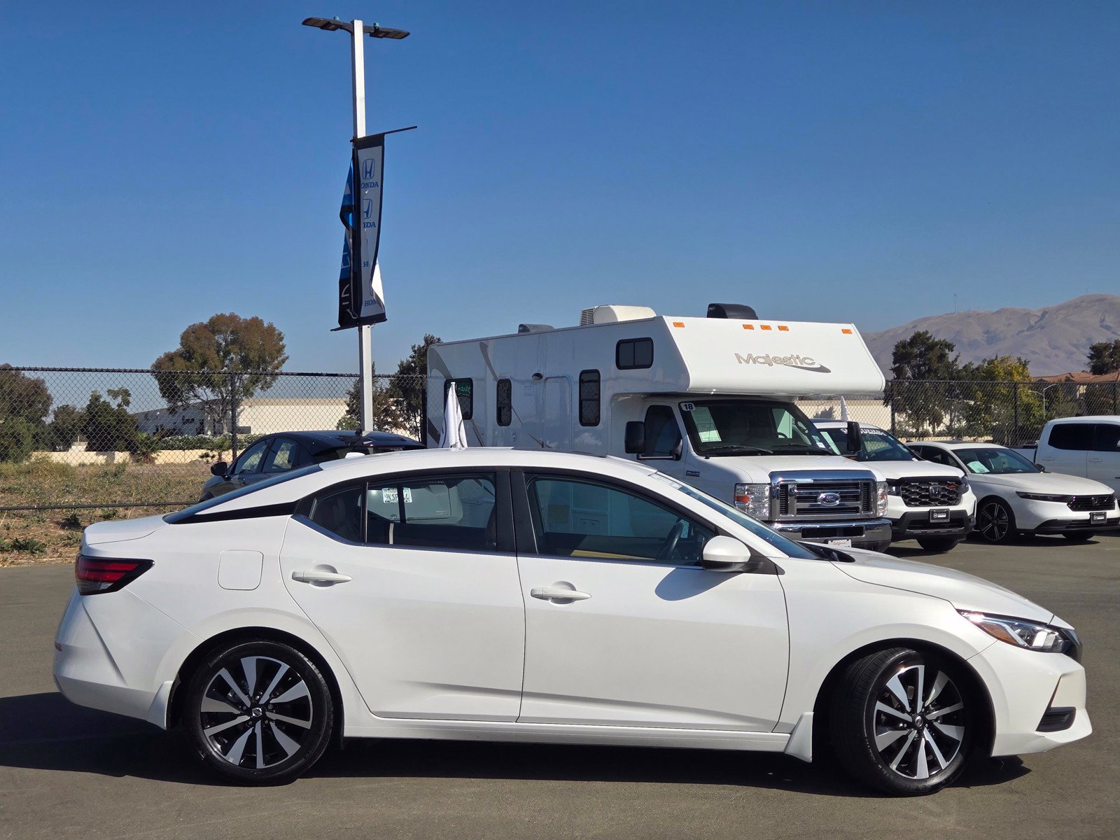 Used 2022 Nissan Sentra SV w/ SV Premium Package FWD image 8