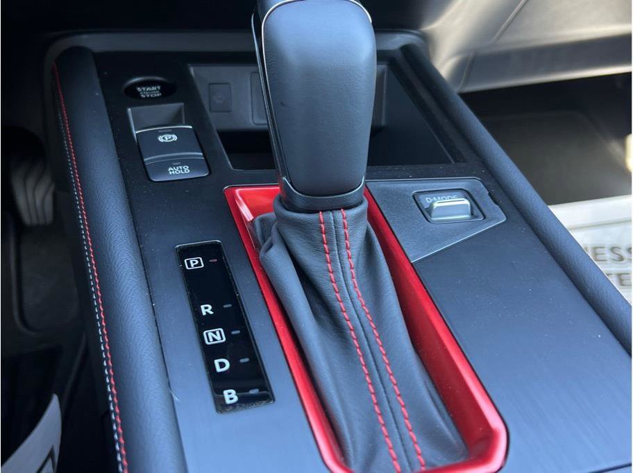 New 2025 Nissan Kicks SR FWD image 17