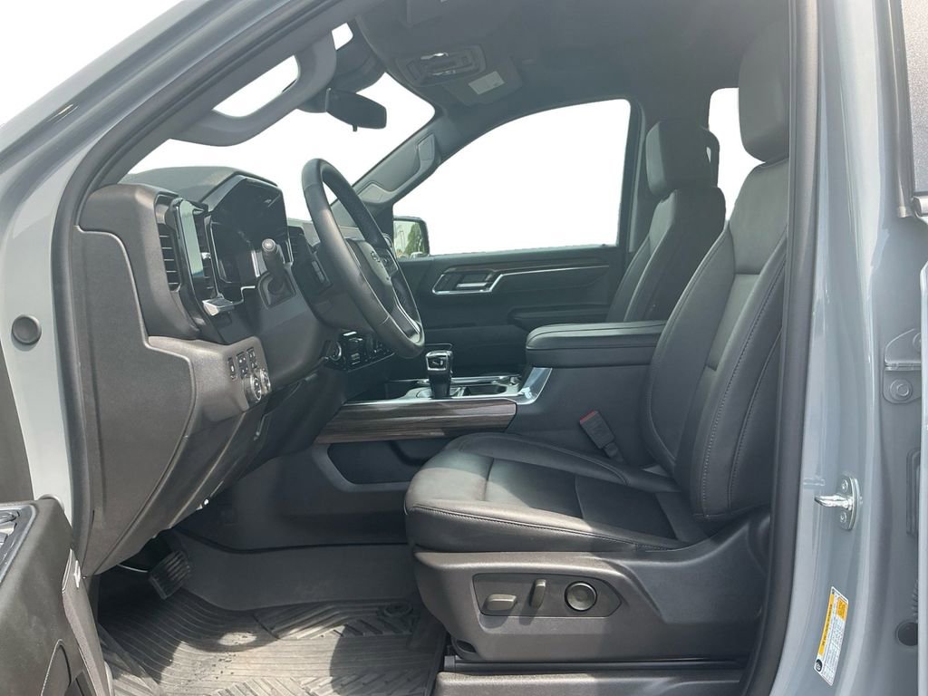 Used 2024 Chevrolet Silverado 1500 LT Trail Boss w/ Convenience Package II AWD/4WD image 14