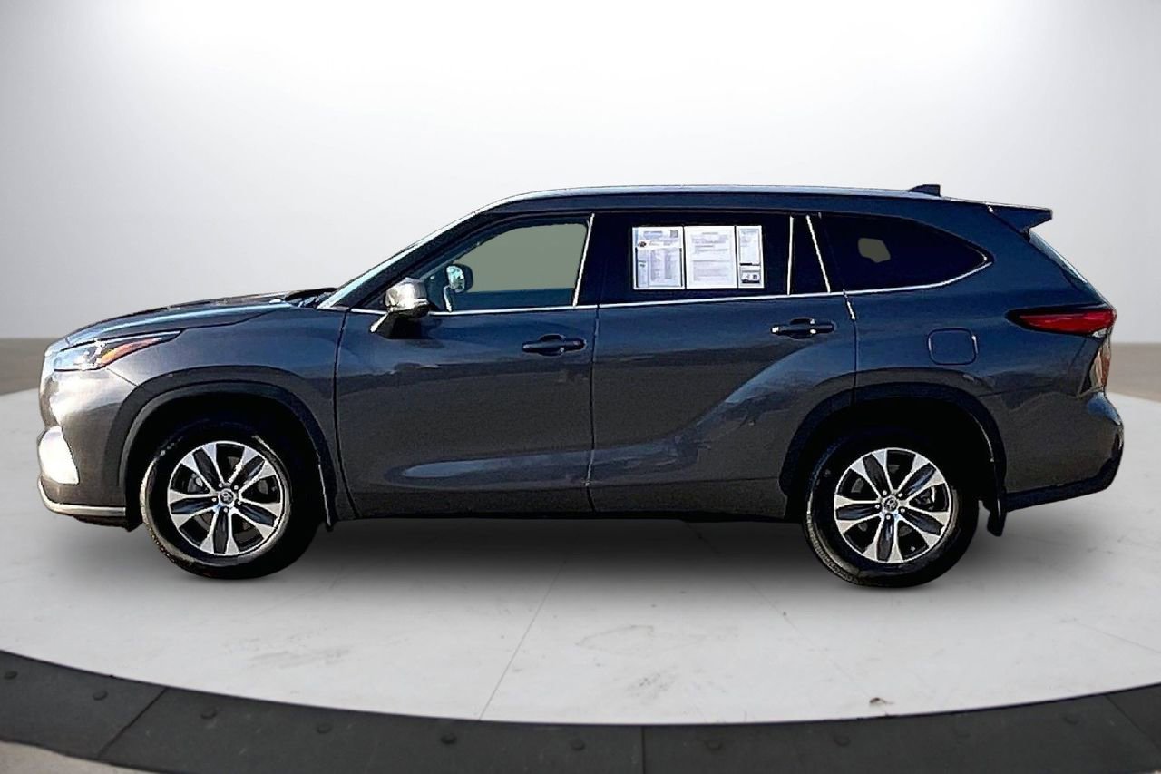 Used 2022 Toyota Highlander XLE image 6