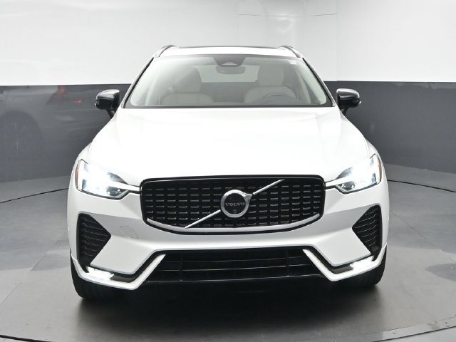 Used 2024 Volvo XC60 B5 Plus AWD/4WD image 2