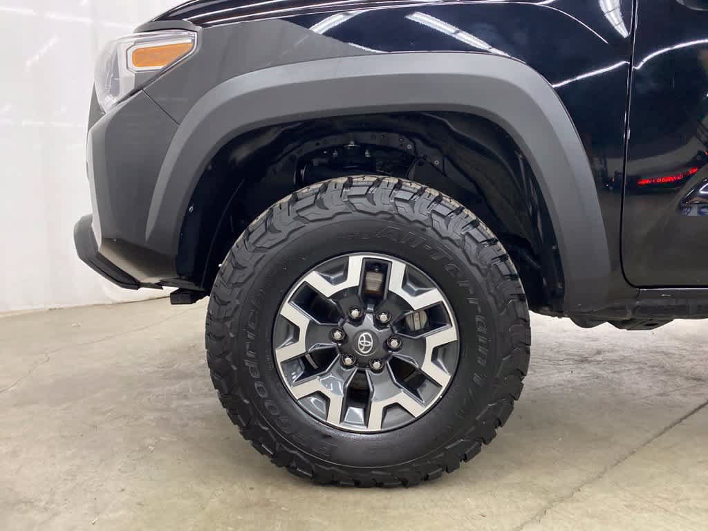 Used 2021 Toyota Tacoma TRD Off-Road w/ Technology Package AWD/4WD image 11