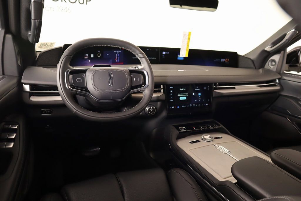 New 2025 Lincoln Navigator Reserve w/ Jet Appearance Package image 2