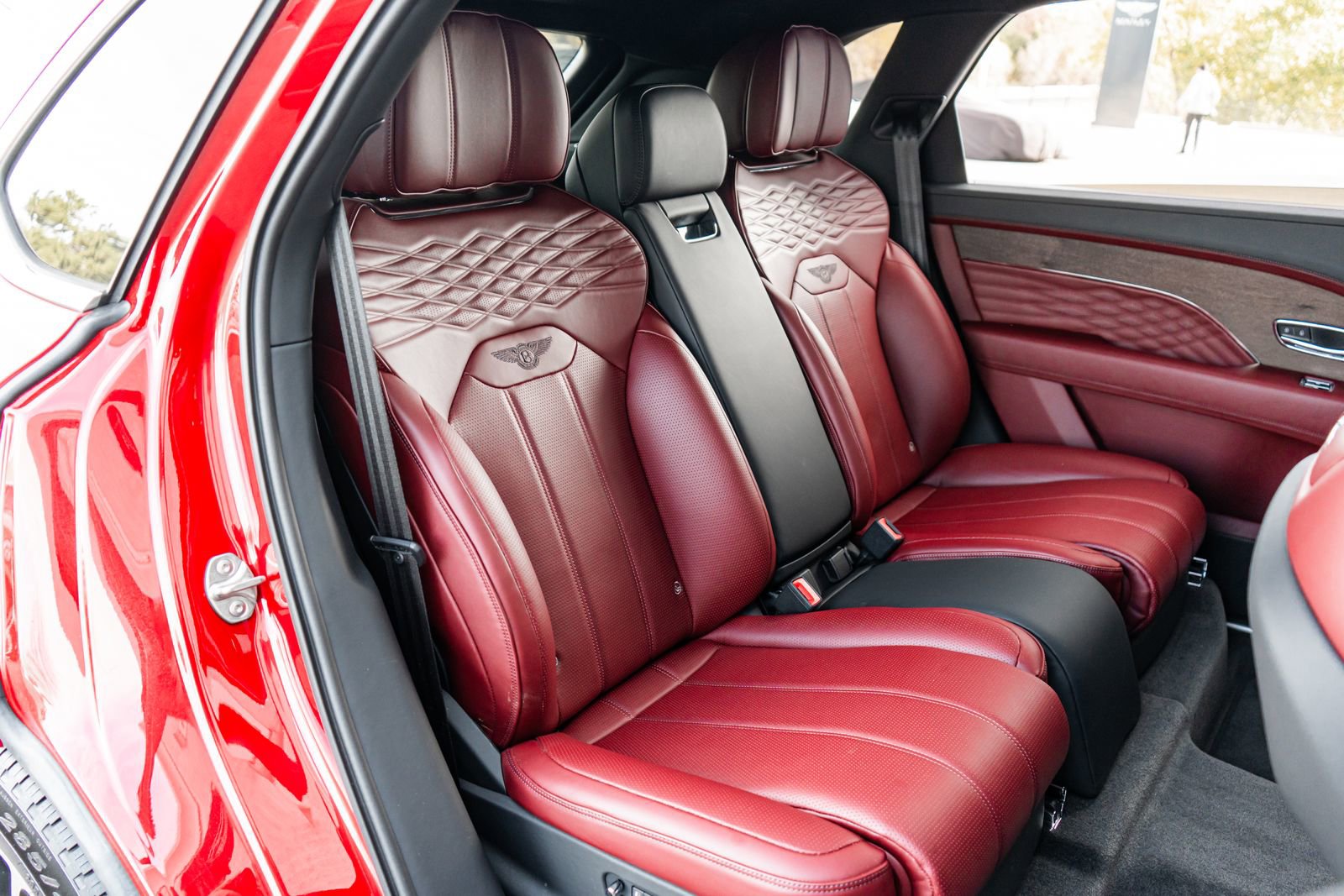 Used 2024 Bentley Bentayga Extended Wheelbase image 40